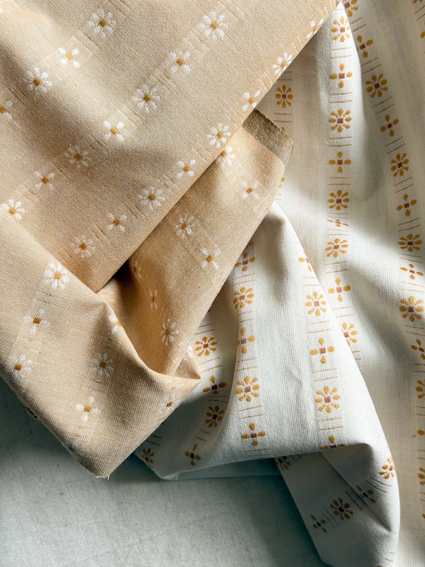 Woven Daisy Cotton Fabric - Cream