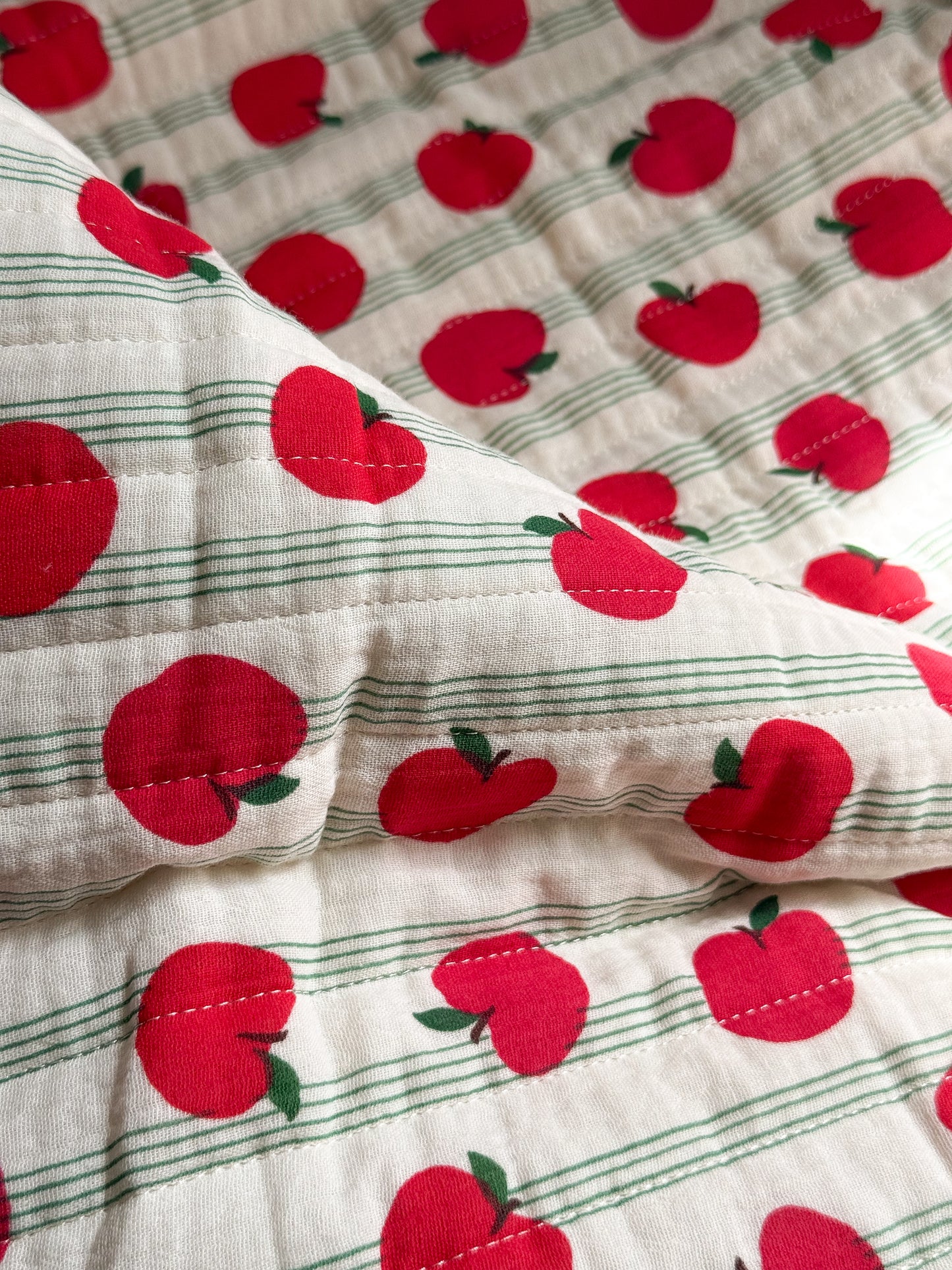 Reversible Quilted Double Gauze Fabric - Big Apple / Garland