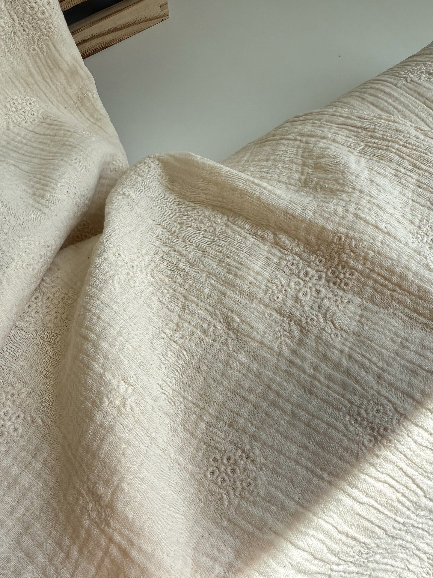Embroidered Double Gauze Fabric - Ecru Bouquet