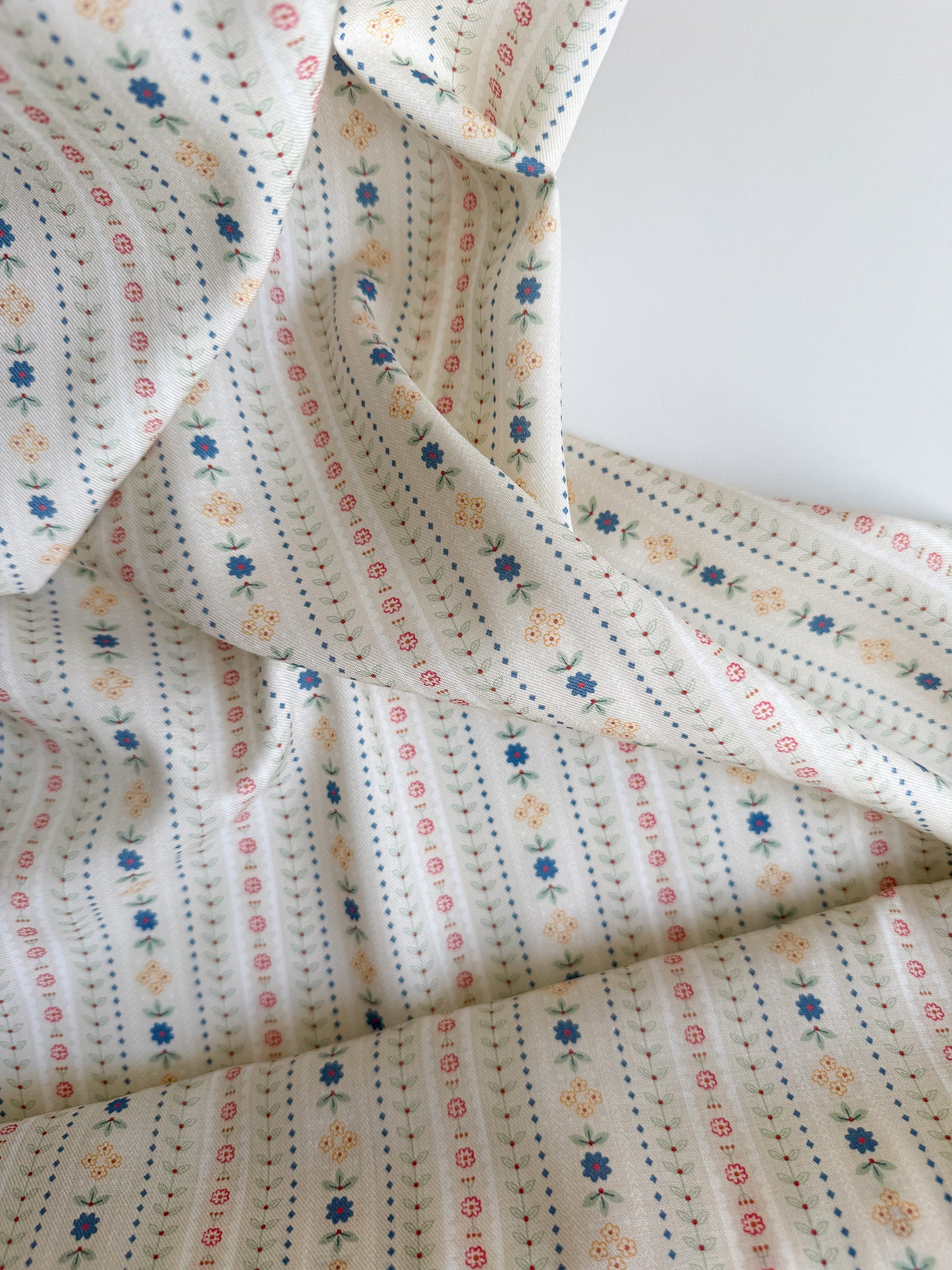 Fine Printed Cotton Fabric - Floral Garland Border