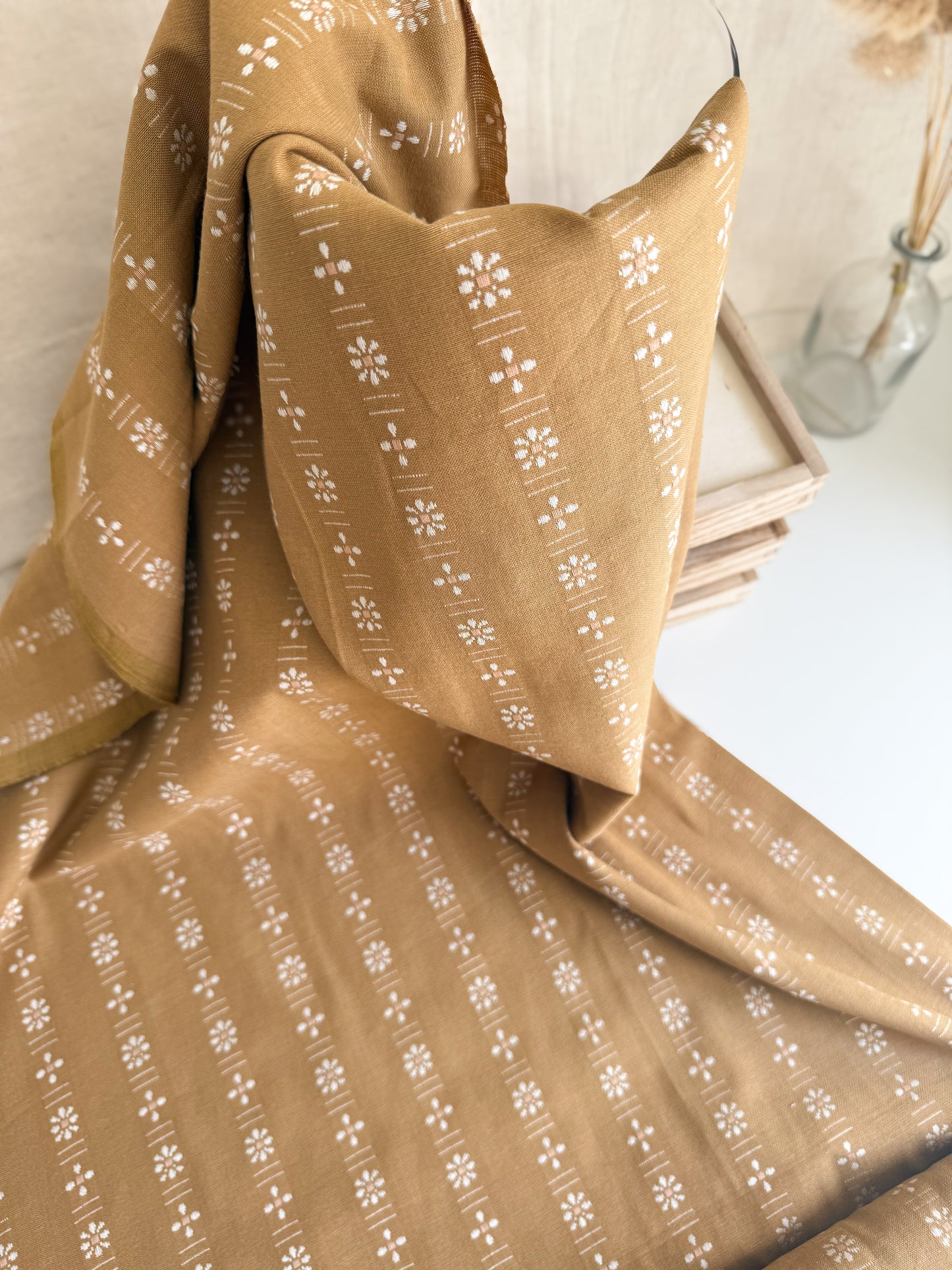 Woven Daisy Cotton Fabric - Wheat