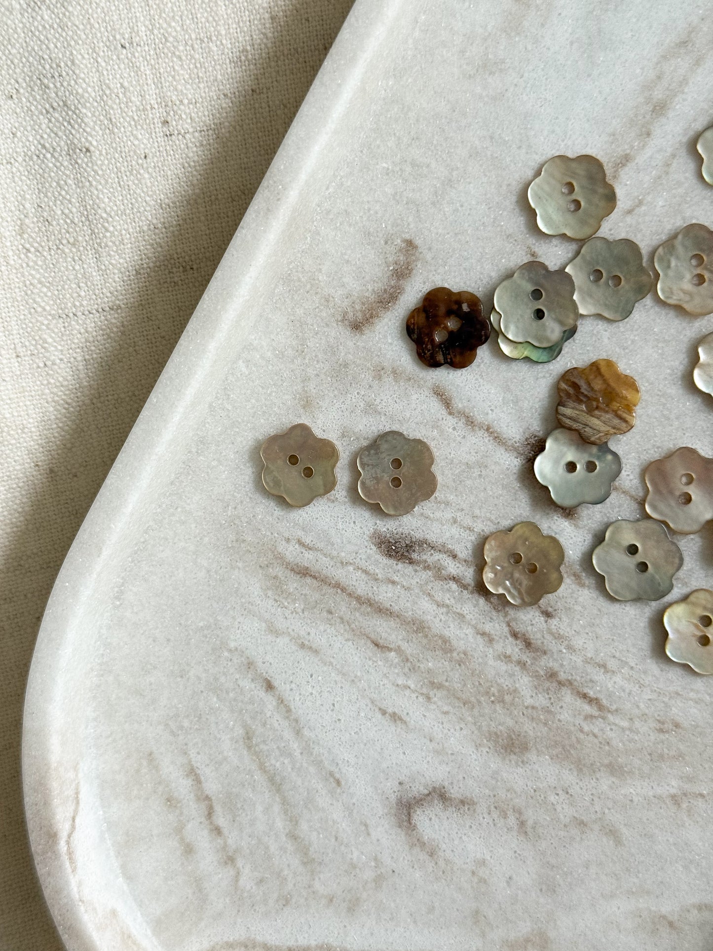 Natural Mother of Pearl Button - Flower - 13mm