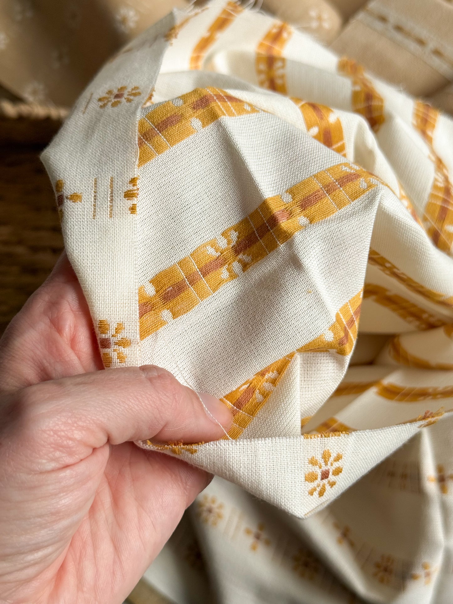 Woven Daisy Cotton Fabric - Cream