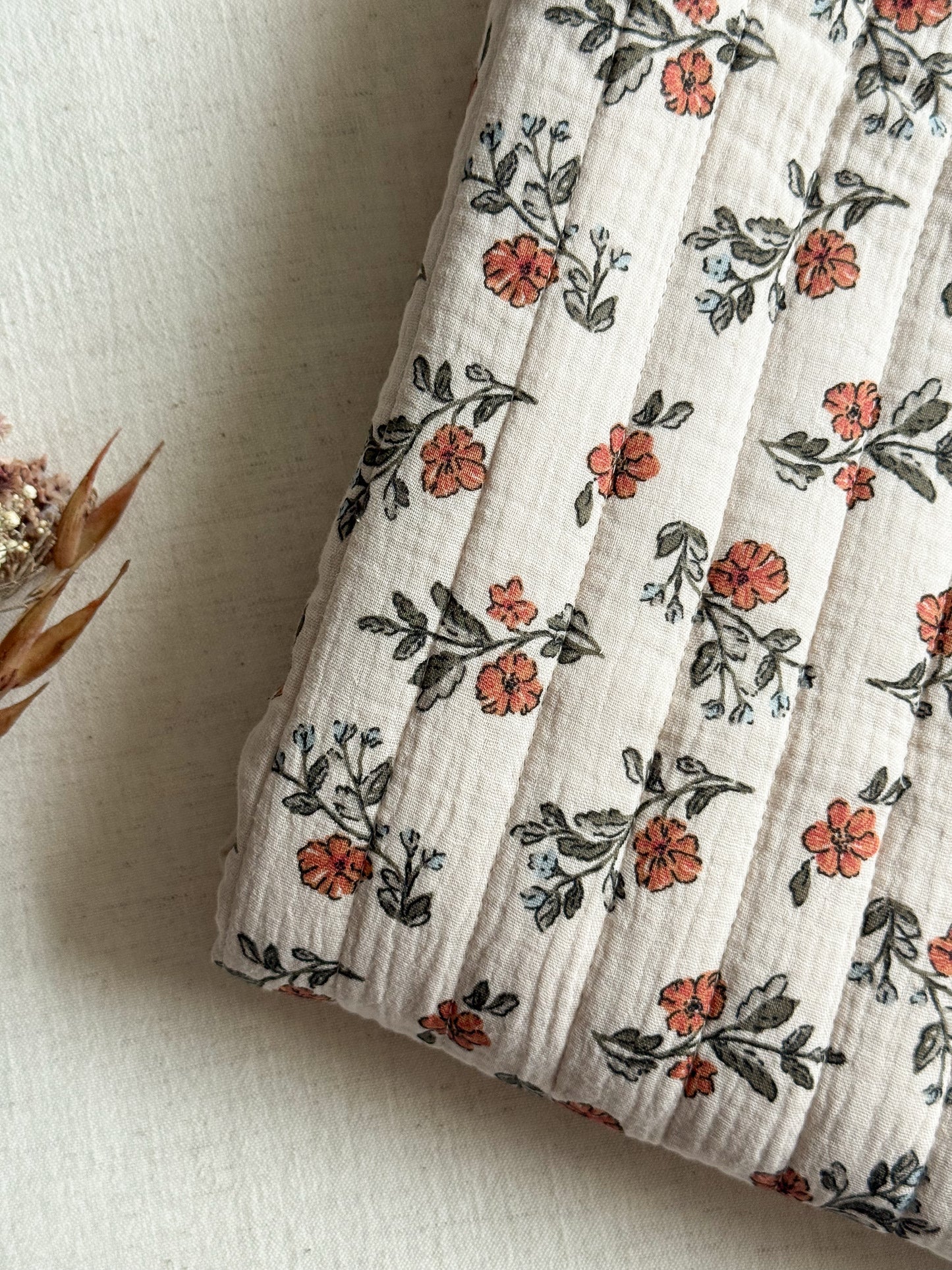 Reversible Quilted Double Gauze Fabric - Vintage Flowers / Foliage