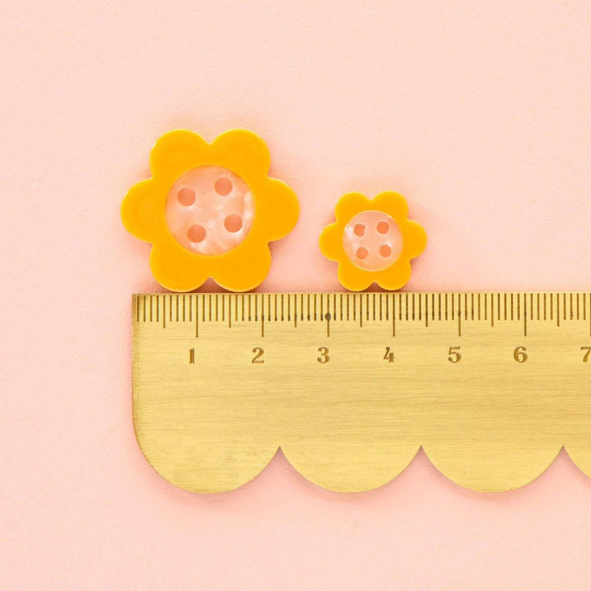Yellow Daisy Small Buttons - 15mm - Pack of 10