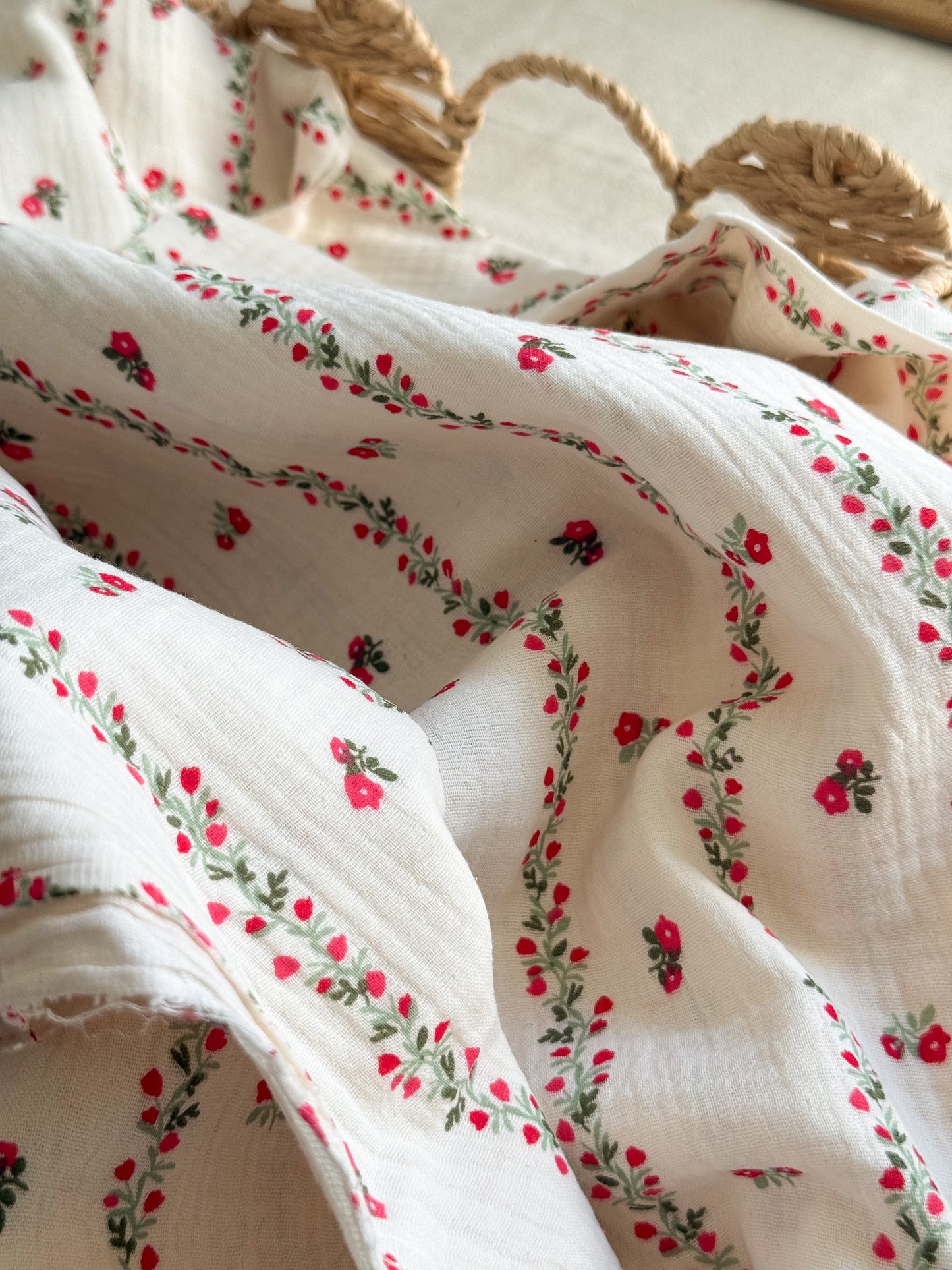 Double Gauze Fabric - Rose Garland