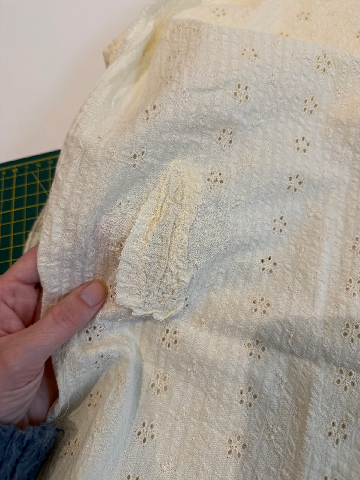 Cotton Embroidered Seersucker Fabric - Ecru Broderie Daisy - 150cm Remnant - Damaged - SEE IMAGES