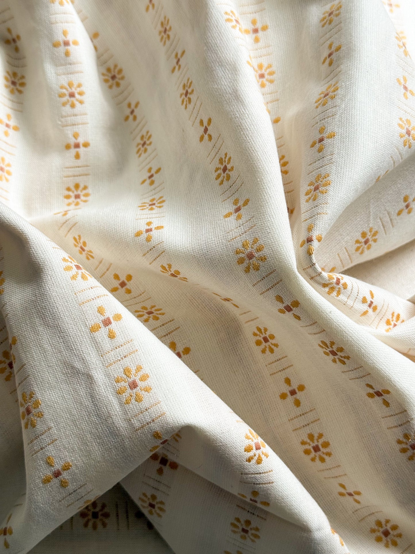 Woven Daisy Cotton Fabric - Cream