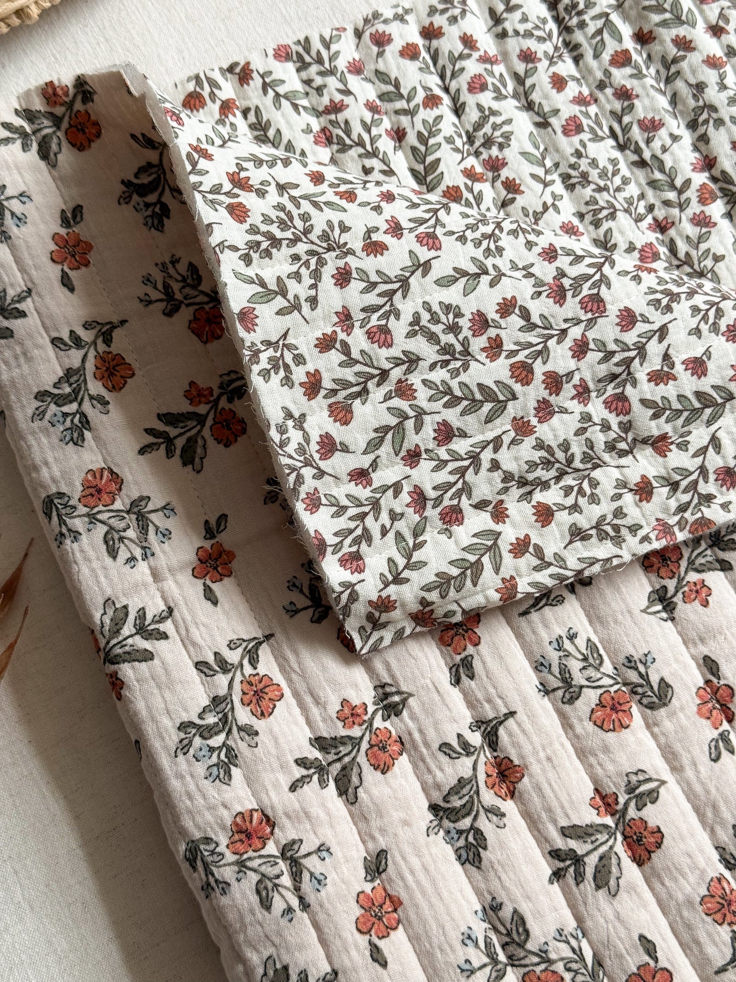 Reversible Quilted Double Gauze Fabric - Vintage Flowers / Foliage