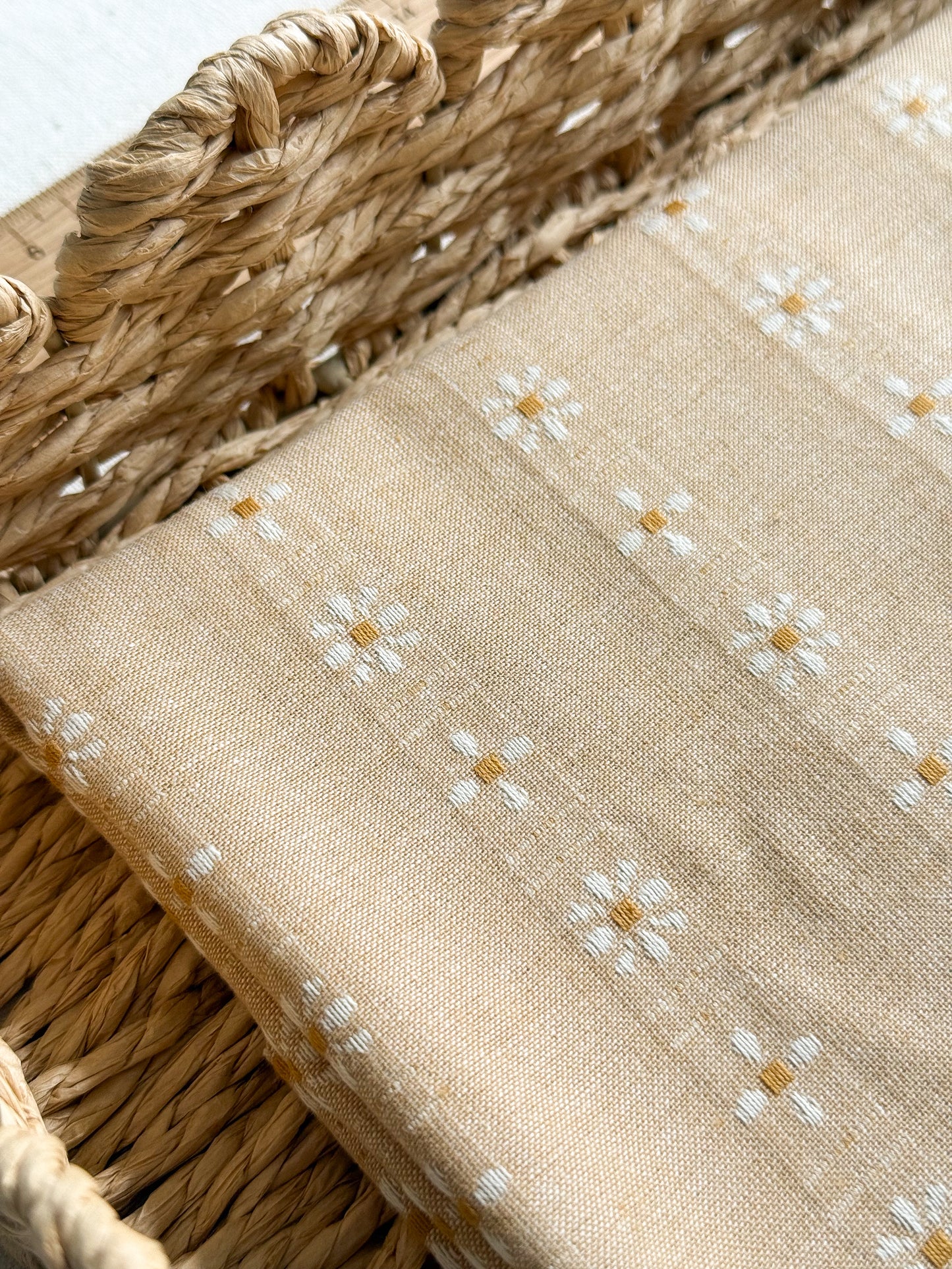 Woven Daisy Cotton Fabric - Biscuit - 40cm Remnant