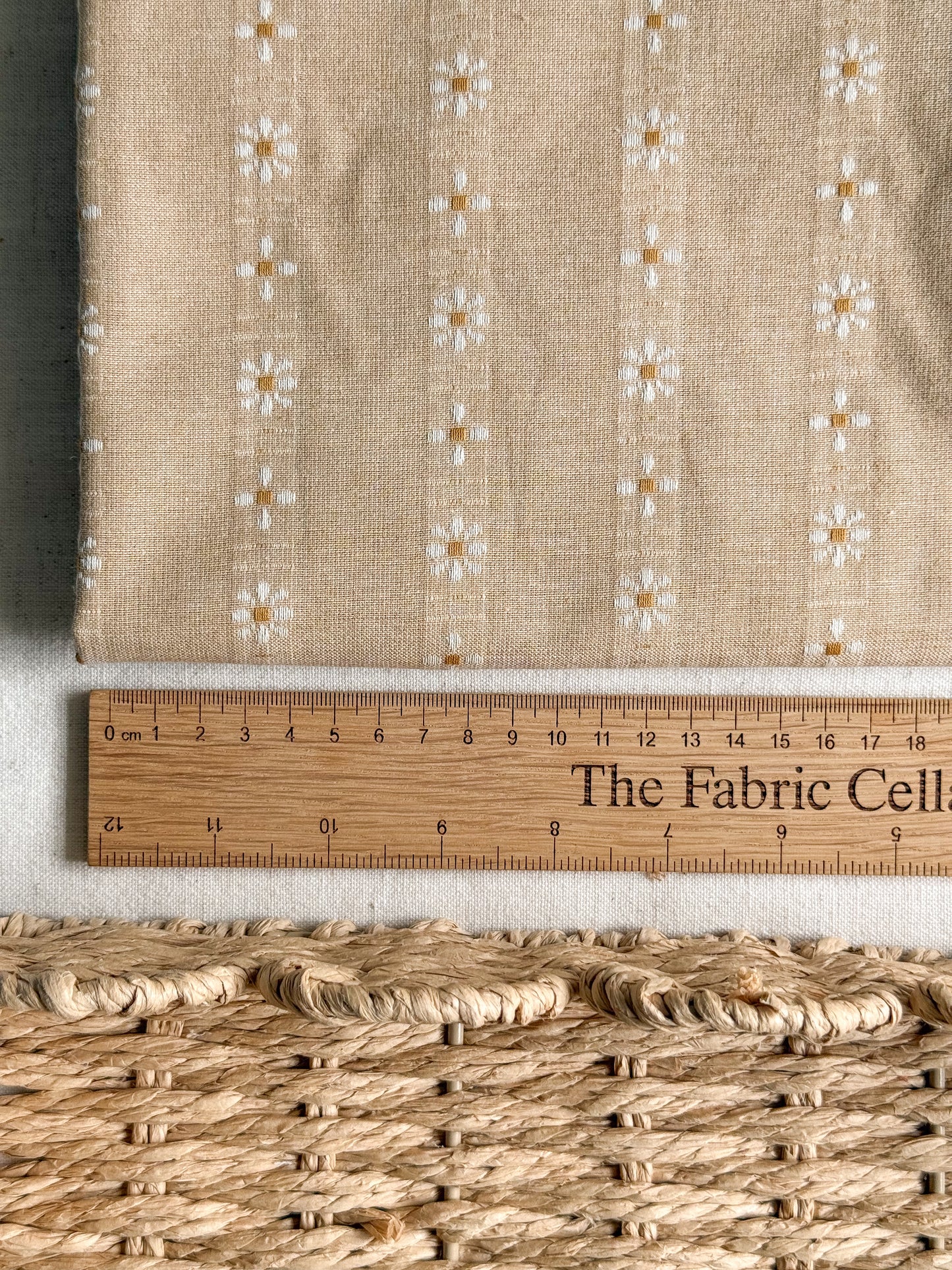 Woven Daisy Cotton Fabric - Biscuit - 40cm Remnant