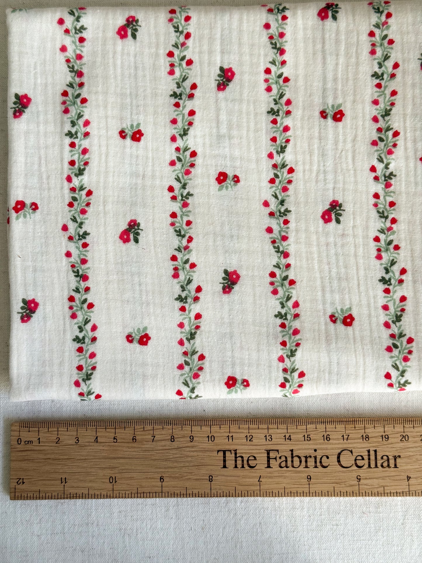 Double Gauze Fabric - Rose Garland